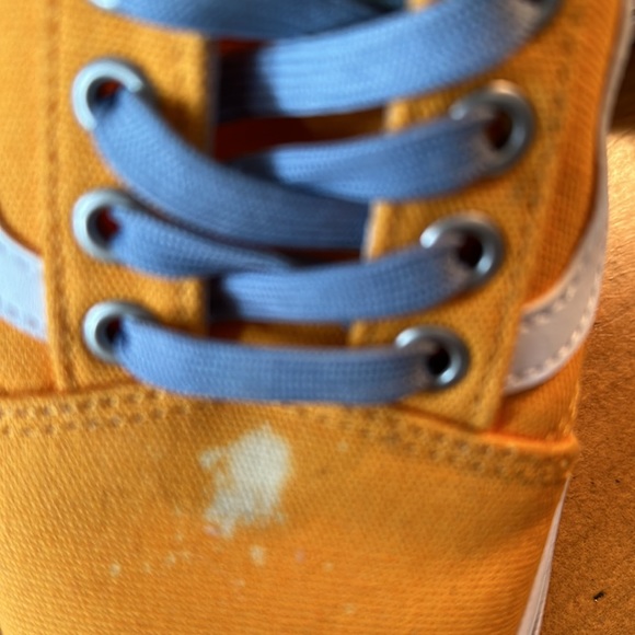 NWOT Vans unisex women’s 8.5 yellow shoes.  Small dot of bleach on r front shoe - Picture 6 of 6